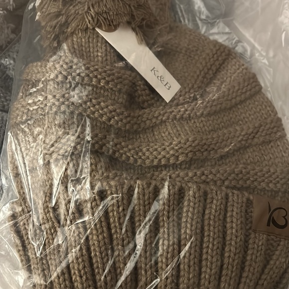 Chunk Pom Pom Cable Knit Ribbed Beanie - Picture 6 of 11